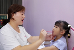 是什么引起孩子講話(huà)口吃的呢