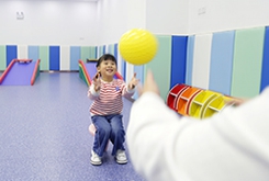 家庭親子感統(tǒng)訓(xùn)練游戲怎么做？