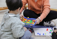 探究感覺(jué)統(tǒng)合訓(xùn)練中的常見(jiàn)問(wèn)題及家長(zhǎng)關(guān)注事項(xiàng)