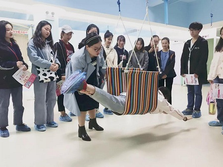 江漢大學(xué)學(xué)生體驗(yàn)感統(tǒng)訓(xùn)練