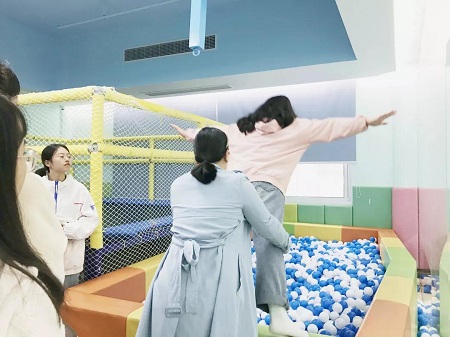 江漢大學(xué)學(xué)生體驗(yàn)感統(tǒng)訓(xùn)練