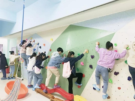 江漢大學(xué)學(xué)生體驗(yàn)感統(tǒng)訓(xùn)練